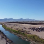 Messico, migranti in protesta al confine con gli Usa