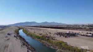 Messico, migranti in protesta al confine con gli Usa