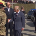 Germania, Re Carlo visita una base militare