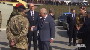 Germania, Re Carlo visita una base militare