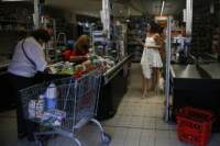 Caro energia, i supermercati abbassano le luci per evitare consumi troppo elevati