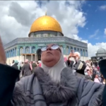 Gerusalemme, i musulmani pregano alla Moschea di al-Aqsa