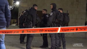 Gerusalemme, polizia israeliana uccide palestinese fuori da Moschea Al-Aqsa