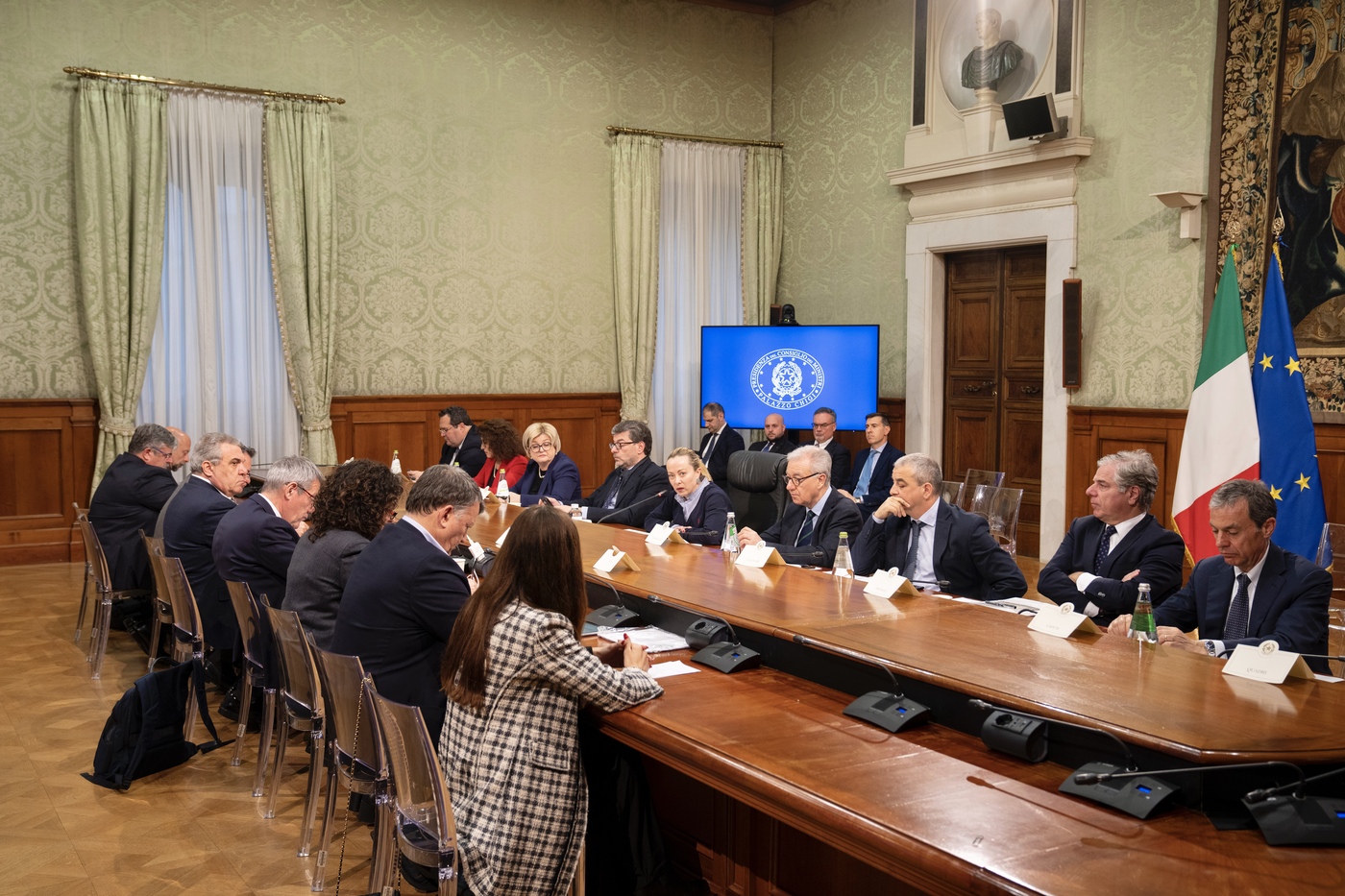 Dl Lavoro, Governo vede i sindacati ma restano le distanze
