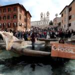 Clima, Barcaccia diventa nera: carbone vegetale nel blitz ambientalista