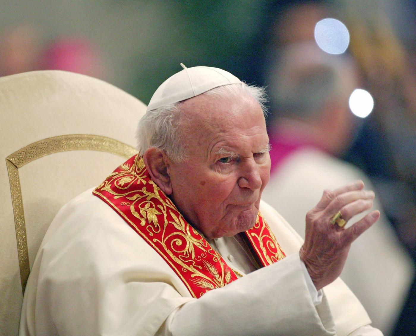 Papa Wojtyla, vandalizzata statua in Polonia Papa Wojtyla, vandalizzata statua in Polonia