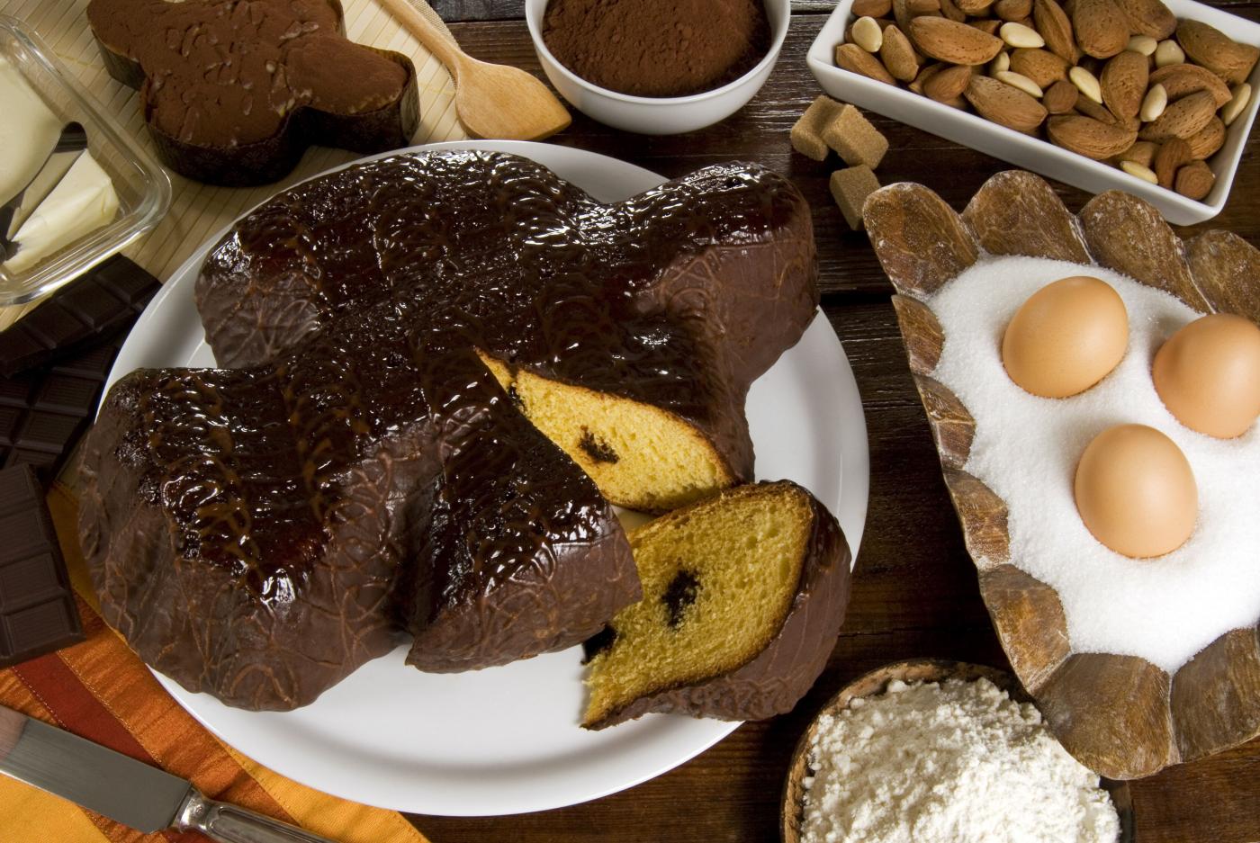 Pasqua, schizza prezzo colombe e uova