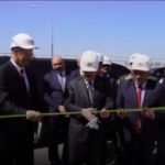 Iraq, primo ministro inaugura raffineria di petrolio a Karbala