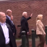 Biden e famiglia in visita a una galleria d’arte a Philadelphia