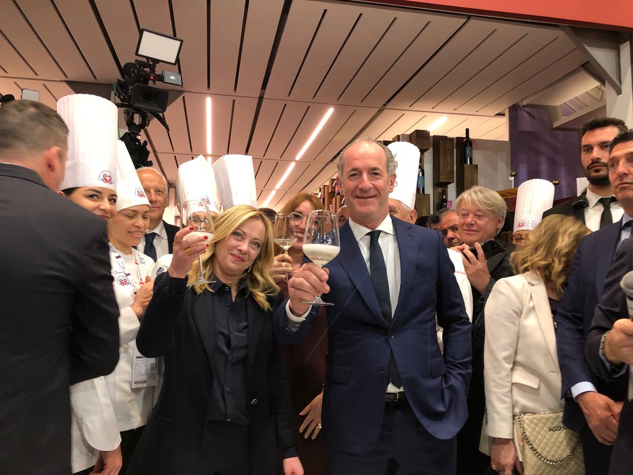 Meloni al Vinitaly: “Un dovere sostenere questo settore” Meloni al Vinitaly: “Un dovere sostenere questo settore”