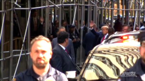 Donald Trump, l’arrivo in Procura a Manhattan per l’arresto