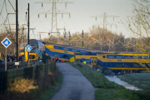 Olanda, deraglia treno passeggeri: un morto e decine di feriti