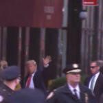 New York, il momento in cui Donald Trump arriva alla Trump Tower