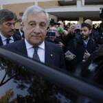 Tajani: “Berlusconi parla, ricoverato per infezione non risolta”