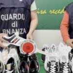 Scarpe con marchi Gucci, Nike, Armani contraffatti: 300 paia sequestrate