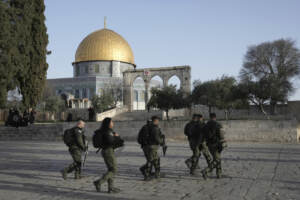 Israele, scontri nella moschea Al-Aqsa tra polizia e palestinesi