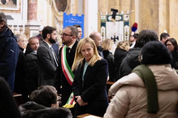 Terremoto, Meloni a L’Aquila: “Iter semplificati per ricostruzione”