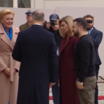 Ucraina, l’arrivo di Volodymyr Zelensky in Polonia