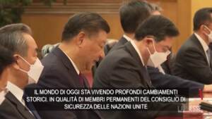 Xi a Macron: “Cina e Francia hanno capacità di mantenere pace”