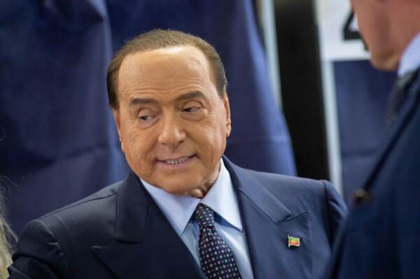 Berlusconi ricoverato, preoccupazione per l’ex premier