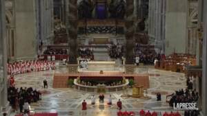 Papa Francesco alla messa del Venerdì Santo a San Pietro