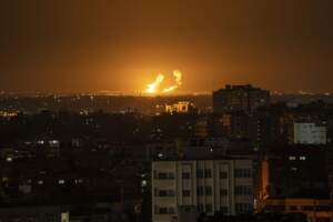 Attacco aereo israeliano nel centro della Striscia di Gaza