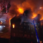 Usa, condominio in fiamme a Detroit: le immagini del rogo