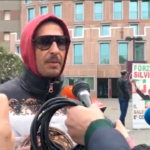 Berlusconi, suo fan fuori dall’ospedale: “E’ un campione”