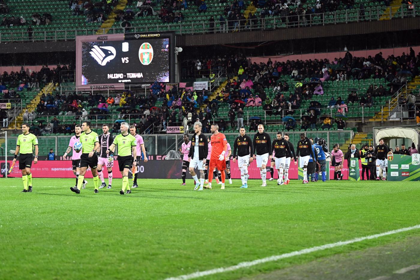 Calcio, Mattarella a Palermo visita stadio ‘Barbera’ Calcio, Mattarella a Palermo visita stadio ‘Barbera’