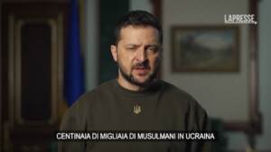 Ucraina, Zelensky partecipa all’Iftar con soldati musulmani
