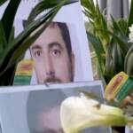 Attentato Tel Aviv, fiori e candele accanto alla foto di Alessandro Parini