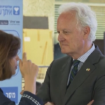 Attentato a Tel Aviv, ambasciatore italiano visita ferito con Eli Cohen