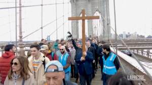 A New York la Via Crucis è sul ponte di Brooklyn