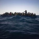 Migranti, 29 sbarcati a Bari da Ocean Viking