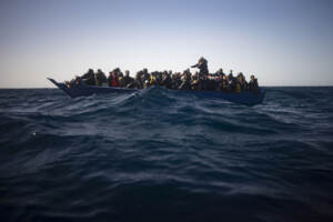 Migranti assistiti dagli operatori umanitari dell'Ong spagnola Open Arms nel Mar Mediterraneo