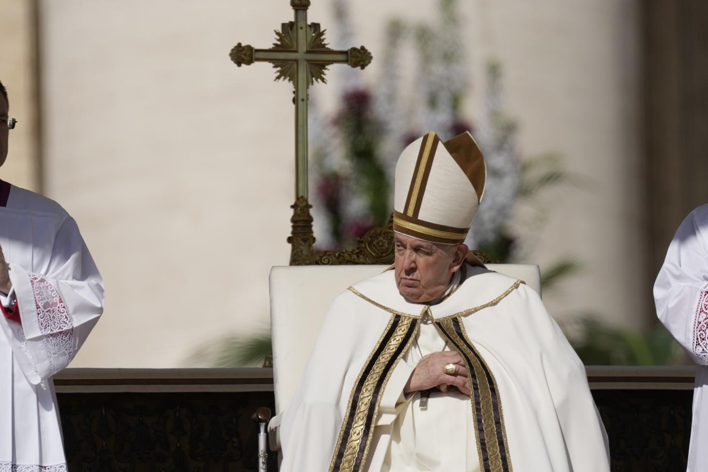 Pasqua, la messa del Papa a San Pietro