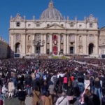Papa Francesco a San Pietro per la messa di Pasqua