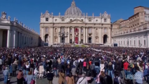 Papa Francesco a San Pietro per la messa di Pasqua