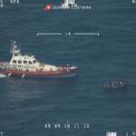 Migranti, 1200 soccorsi da Guardia Costiera: le immagini