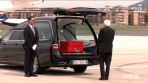 Mattarella accoglie a Ciampino feretro vittima dell’attentato Tel Aviv