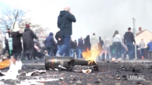 Irlanda del Nord, scontri tra polizia e attivisti repubblicani
