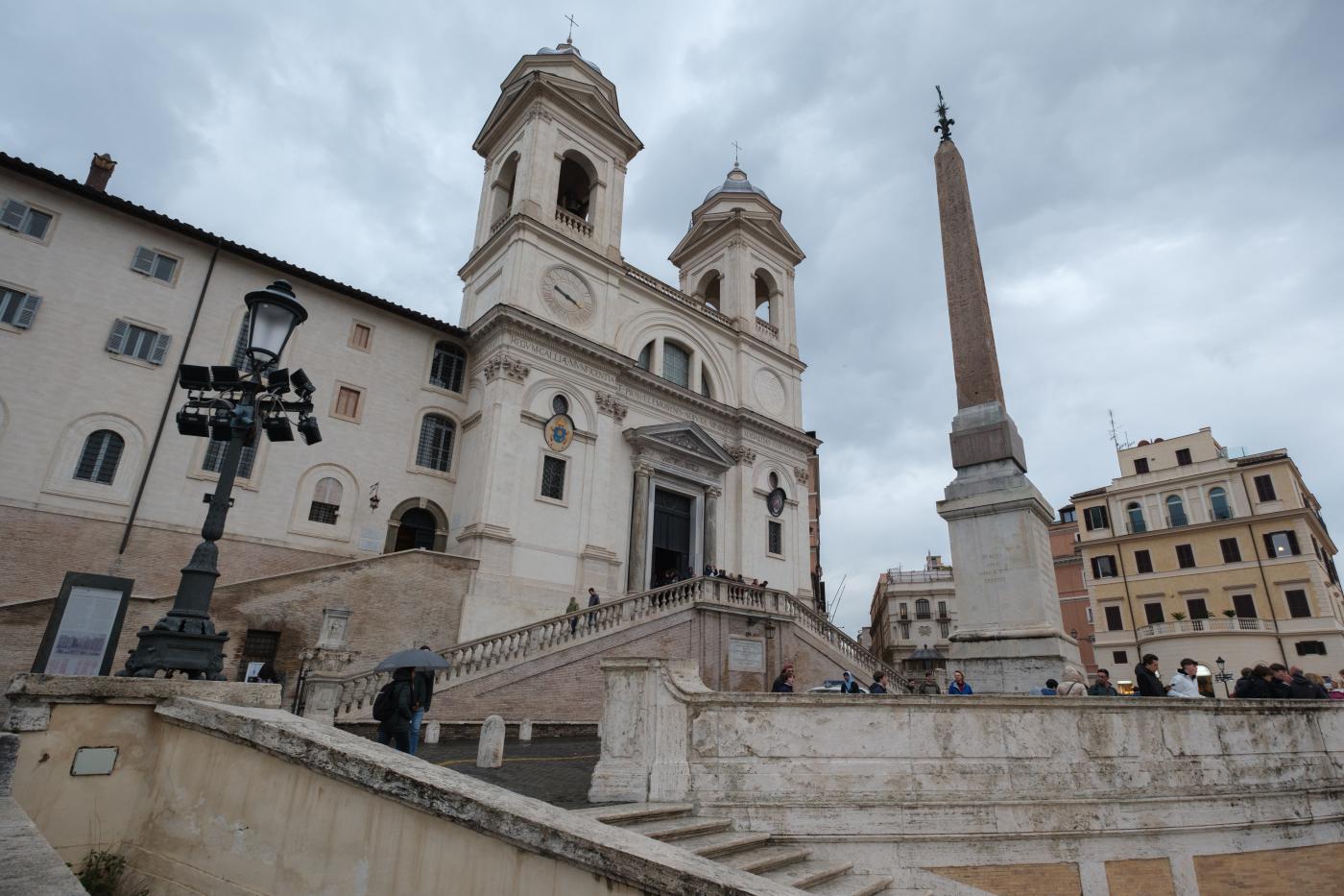 Roma: danneggiò in auto Trinità dei Monti, a processo rischia fino a 5 anni