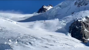 Monte Rosa, uomo cade in crepaccio: le operazioni di recupero