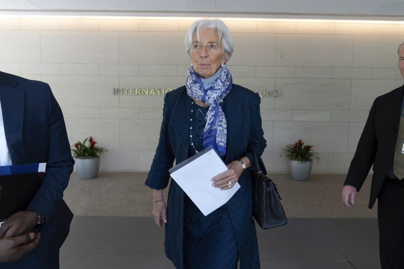 Bce, Lagarde: “Prospettive ripresa restano fragili”