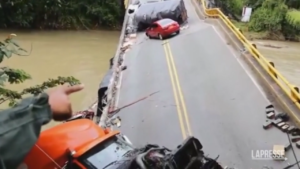 Colombia, crolla ponte: morti 2 agenti di polizia