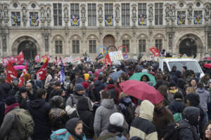Francia, da Corte Costituzionale via libera a riforma pensioni