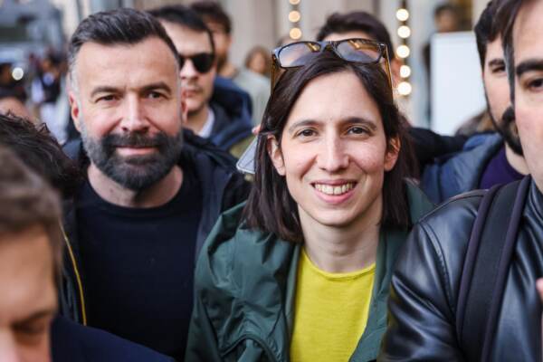 Il presidio Giù le mani dai nostri figli e dalle nostre figlie in Piazza Scala a Milano