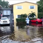 Florida, dopo le devastanti inondazioni l’acqua inizia a ritirarsi
