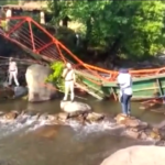 India, crolla ponte pedonale: muore bambina