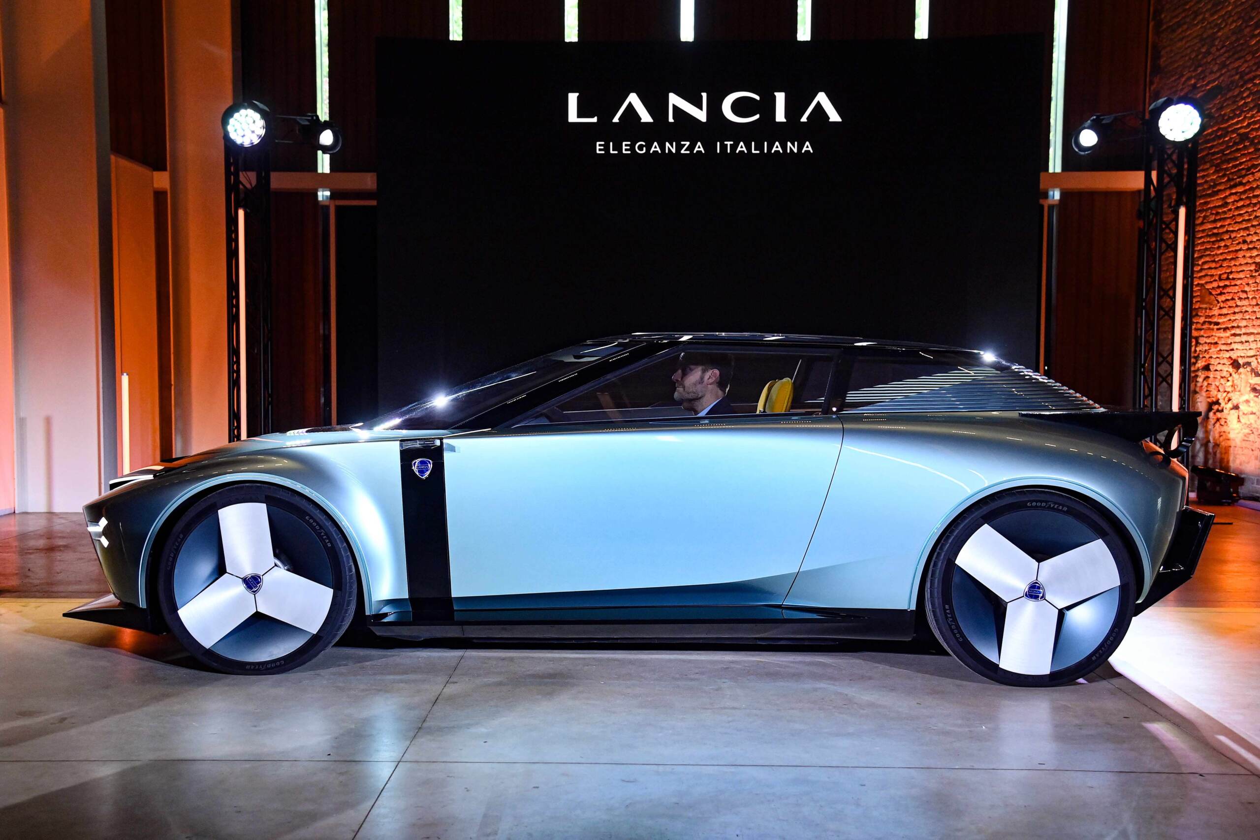 Stellantis, Lancia presenta Pu+Ra HPE